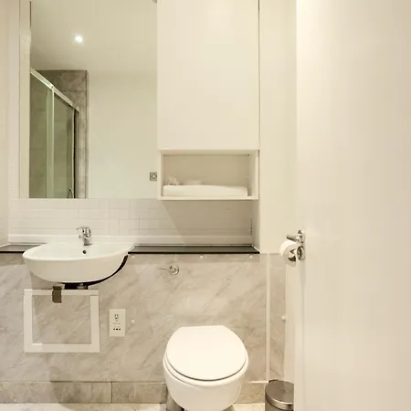 Apartment The Wray Crescent Hideout - Stylish 4bdr With Parking London
