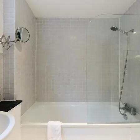 The Wray Crescent Hideout - Stylish 4bdr With Parking Apartment