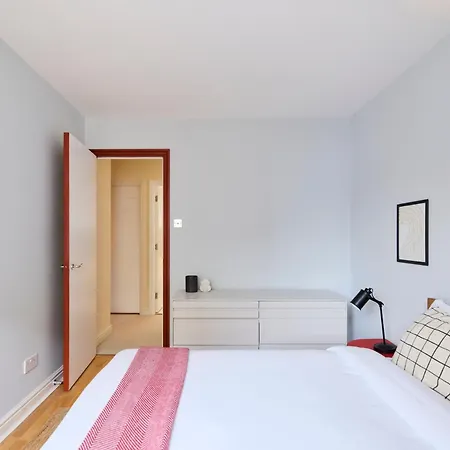 The Wray Crescent Hideout - Stylish 4bdr With Parking * London