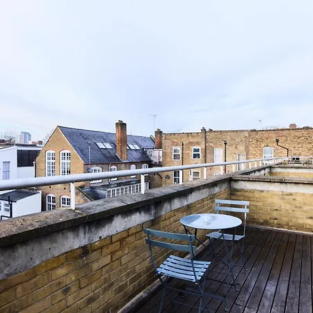 The Wray Crescent Hideout - Stylish 4bdr With Parking