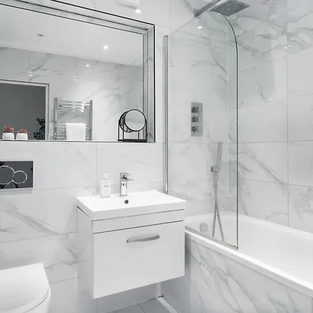 Stylish And Modern 2 Bedroom Flat, Finsbury Park, Sleeps Up To 6 Guests 3 Double Beds, Near Emirates Stadium Apartment