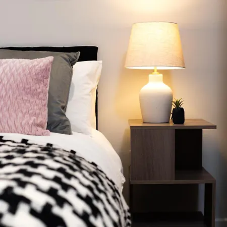 Stylish And Modern 2 Bedroom Flat, Finsbury Park, Sleeps Up To 6 Guests 3 Double Beds, Near Emirates Stadium Apartment London