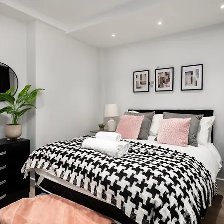 Stylish And Modern 2 Bedroom Flat, Finsbury Park, Sleeps Up To 6 Guests 3 Double Beds, Near Emirates Stadium *