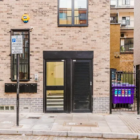 Blueground Whitechapel Balcony Nr Shops Bars Lon-569 London