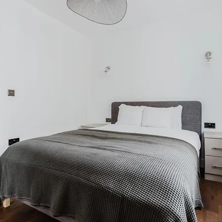 Blueground Whitechapel Balcony Nr Shops Bars Lon-569 * London