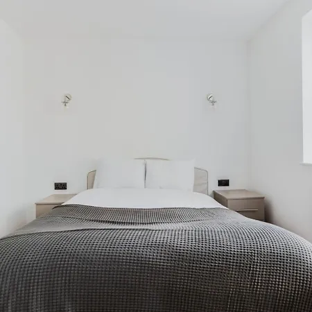 Blueground Whitechapel Balcony Nr Shops Bars Lon-569 Apartment London