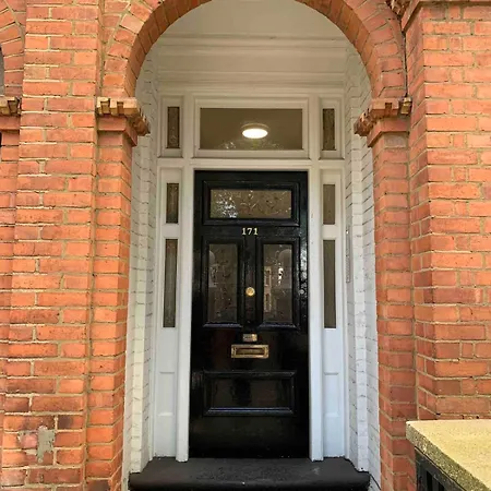 Private In Parsons New Kings Road *