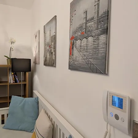 Apartment - Great Location