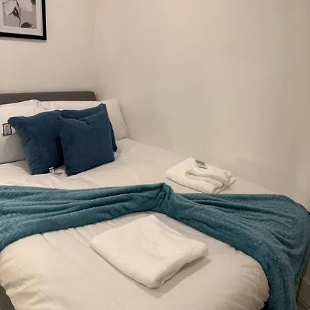 Urban Hideaway, Private Garden, 2 Mins To Station * London