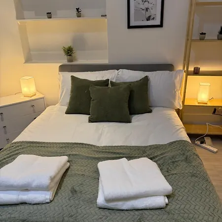 Urban Hideaway, Private Garden, 2 Mins To Station * London