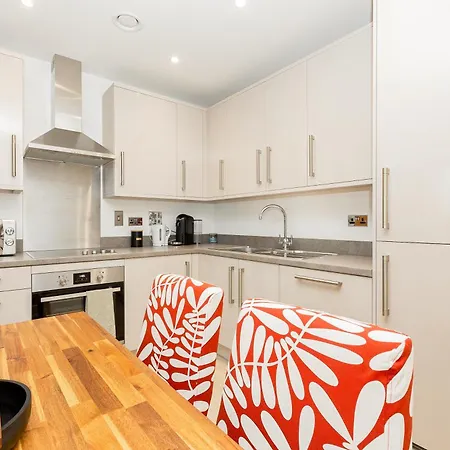 Modern 1br With Balcony & View, Wandsworth