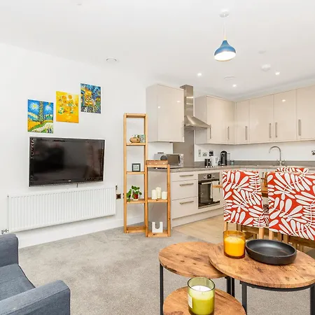 Modern 1br With Balcony & View, Wandsworth Apartmán Londýn