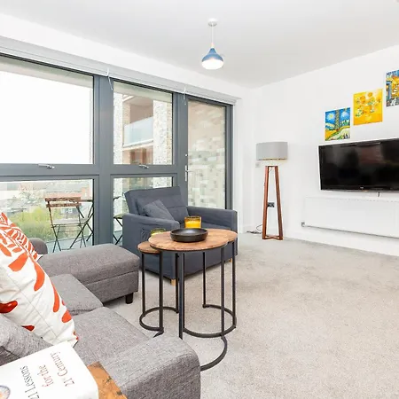 Apartmán Modern 1br With Balcony & View, Wandsworth Londýn