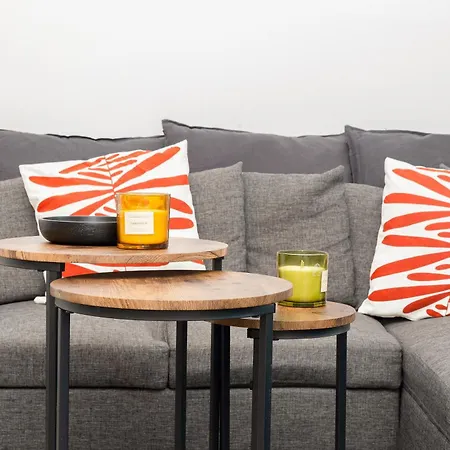 Modern 1br With Balcony & View, Wandsworth Londýn