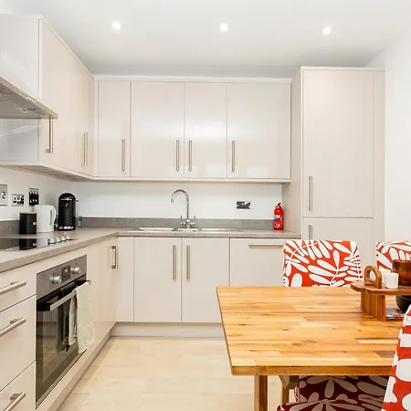 Apartmán Modern 1br With Balcony & View, Wandsworth