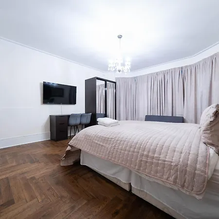 Hyde Park Serviced * London