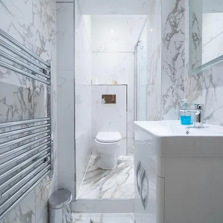 Hyde Park Serviced Apartment *