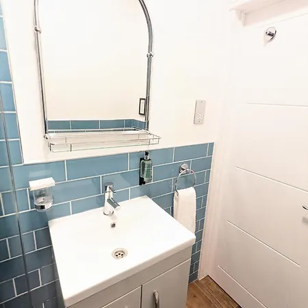 Apartment - Great Location