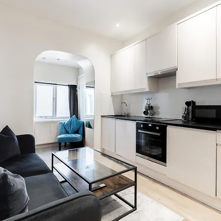 Gloucester Place Apartment *