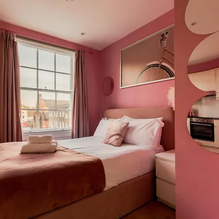 Gloucester Place Apartment *