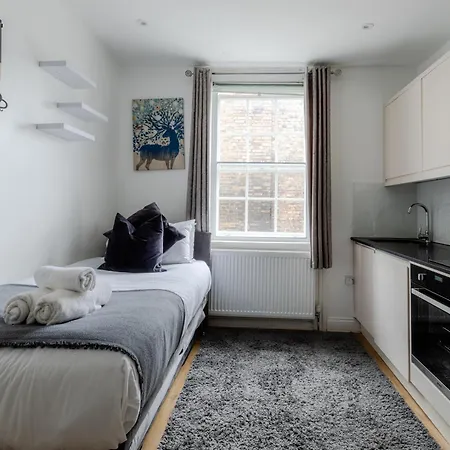 Gloucester Place Apartment *