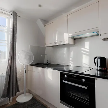 Gloucester Place Apartment *