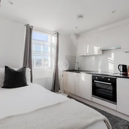 Gloucester Place Apartment *