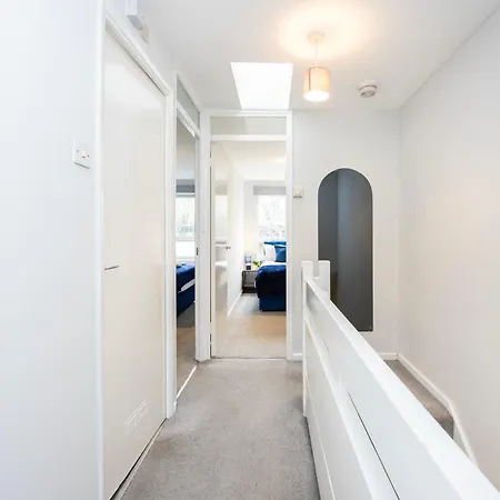 Luxury 4 Bed House Battersea * London