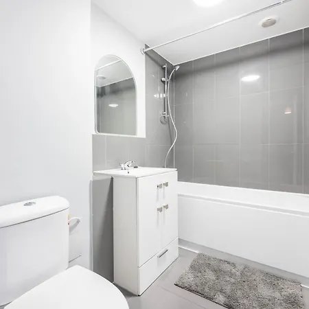 Luxury 4 Bed House Battersea Apartment *