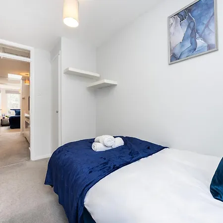 Luxury 4 Bed House Battersea Apartment