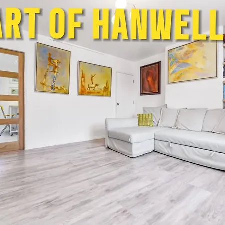 Family House In The Heart Of Hanwell With 5 Stars! * Londýn