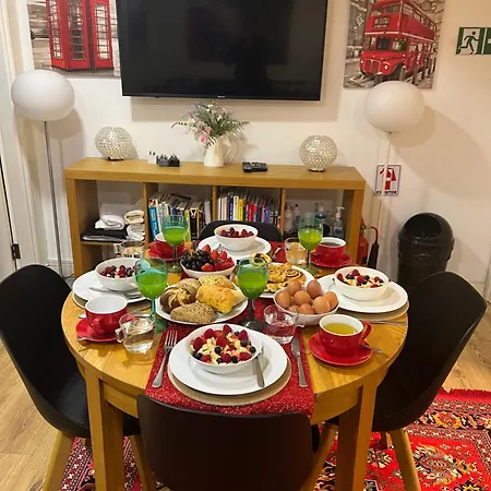 Brenda's -elephant & Castle Apartment London