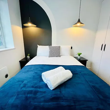 London Greenford House Beautiful Ensuite Close To Heathrow * 格林福德