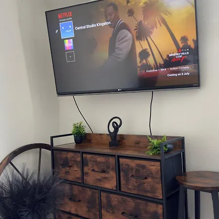 Kingston Studio, Ideal For Professionals Relocators And Leisure Stays, Near Kingston Station And Shopping Centre Apartment