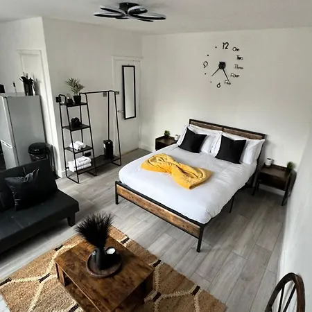 Kingston Studio, Ideal For Professionals Relocators And Leisure Stays, Near Kingston Station And Shopping Centre Apartment Kingston upon Thames (Greater London)