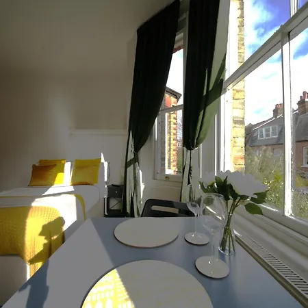 Glenmore Apartment London