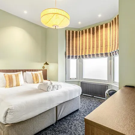 Clapham Guest house 4*