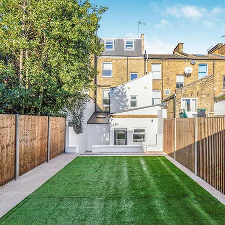 Clapham 4* London