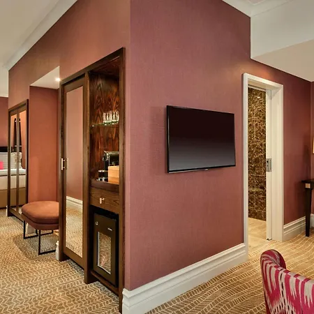 St. Ermin's Hotel, Autograph Collection Londýn