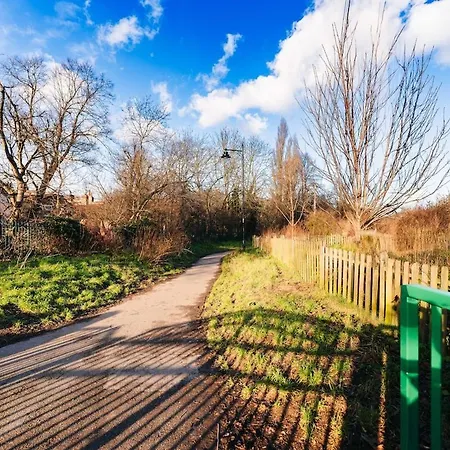 Peaceful In East End *