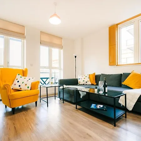 Peaceful In East End Apartment London