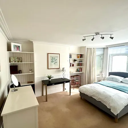 Spacious Comfortable Flat With Free Parking In East Finchley, Muswell Hill & Close To Alexandra Palace Appartement *