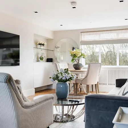 Luxury 3 Bedrooms In *