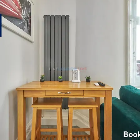 Last-minute Reserve L Sleeps Up To 4 Guests L One-bedroom With King Bed And High Ceilings Near Camden By Live Short Lets & Serviced *