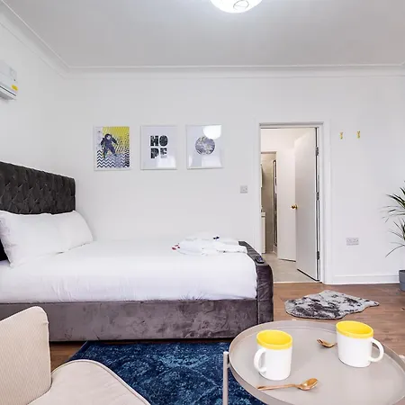 Your Gig Base - For 2, Near Wembley - 25m And Camden - 15m, Parking Edgware
