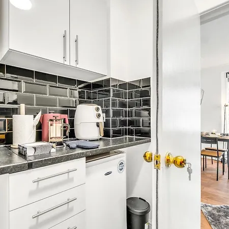 Apartment Your Gig Base - For 2, Near Wembley - 25m And Camden - 15m, Parking *