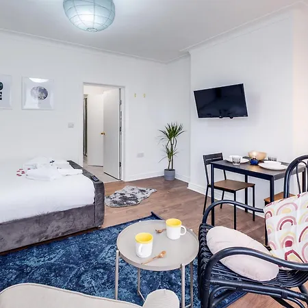 Apartment Your Gig Base - For 2, Near Wembley - 25m And Camden - 15m, Parking