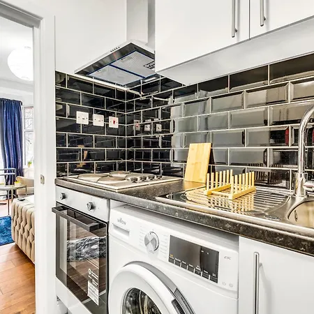 Apartment Your Gig Base - For 2, Near Wembley - 25m And Camden - 15m, Parking *