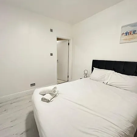 One Bedroom Flat Victoria *