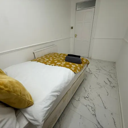 Edgware Road Private Guest house *